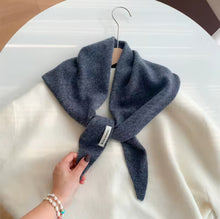Load image into Gallery viewer, Pure Wool Triangle Scarf